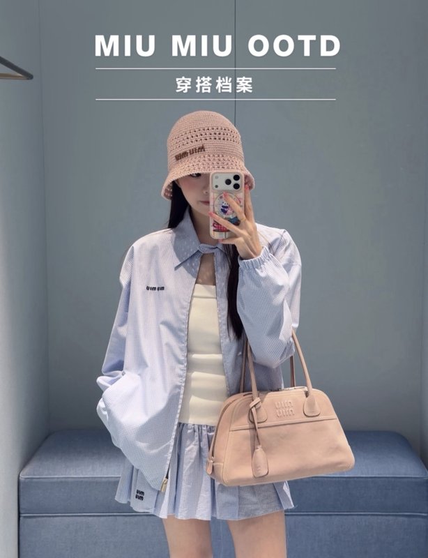 미우미우 스타일 화이트 블루 스플라이스 튜브톱 플리츠 001-182907