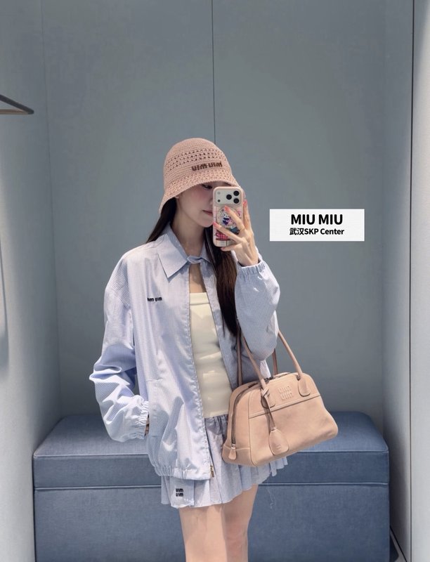미우미우 스타일 화이트 블루 스플라이스 튜브톱 플리츠 001-182907