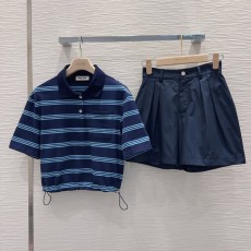 미우미우 스트라이프 칼라 드로스트링 상의 반바지 세트 001-182918