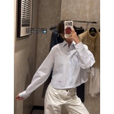 블루 화이트 스트라이프 숏 기장 자수 셔츠 001-182990