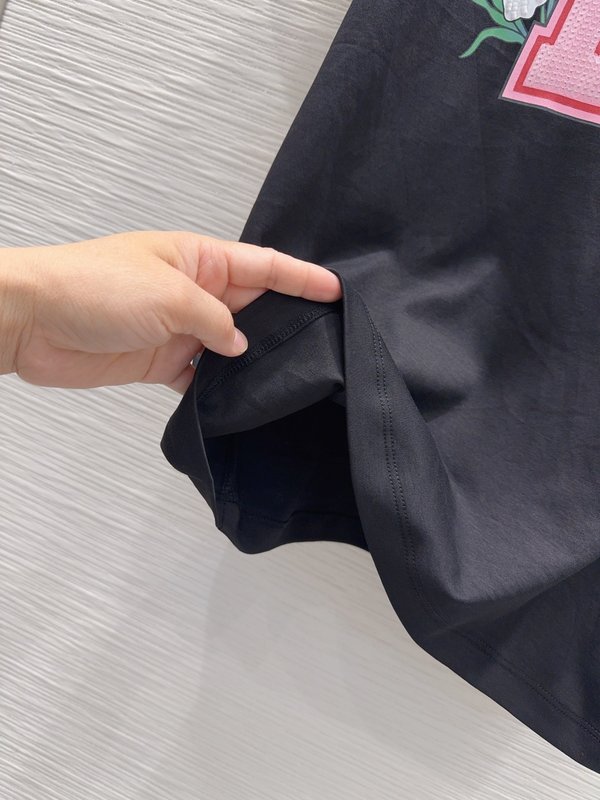 루이비통 스팽글 자수 반팔 티셔츠 001-183579