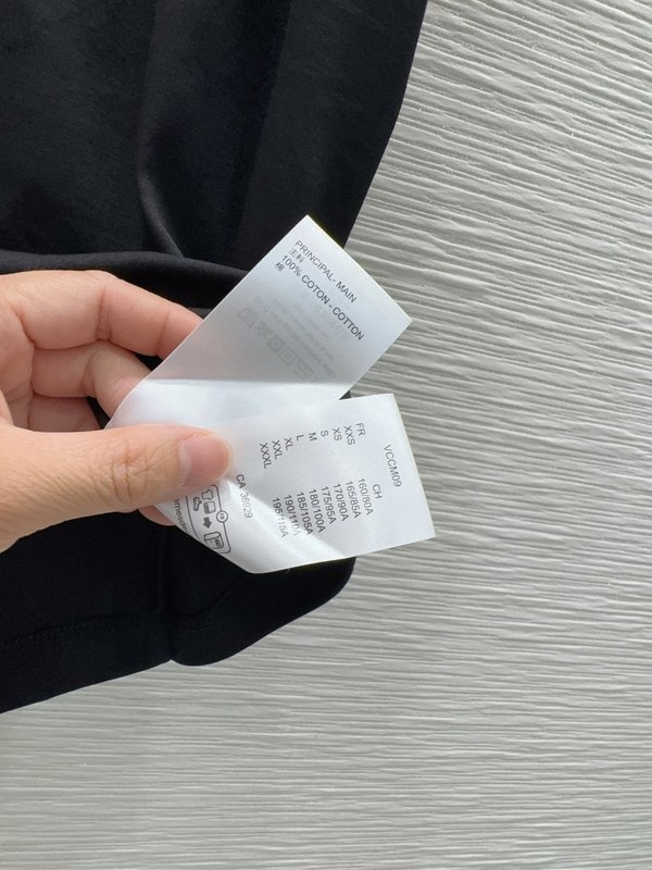 루이비통 스팽글 자수 반팔 티셔츠 001-183579