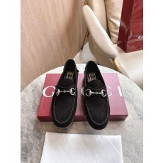 구찌 여성용 블랙 스웨이드 로퍼 001-183742