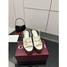 구찌 D 자 말衔扣 양가죽 클립 토 샌들 001-183762