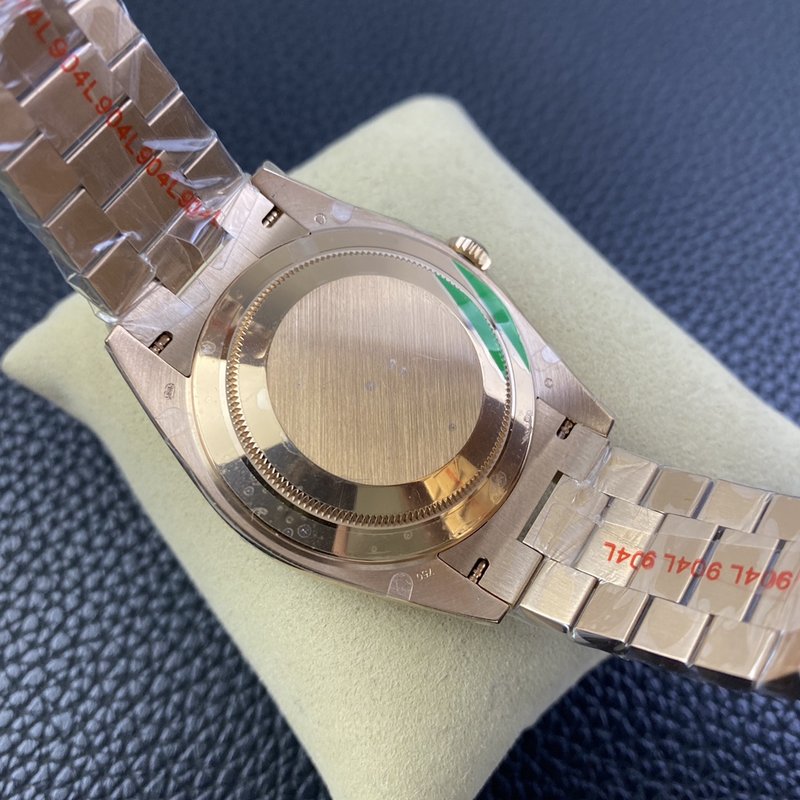 요일 날짜형 40MM 루비 다이얼 시계 001-184703