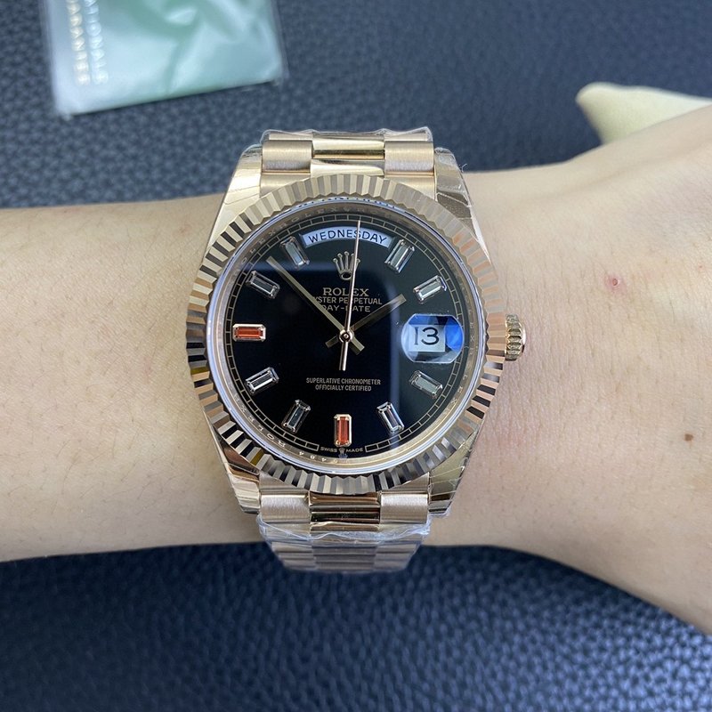 요일 날짜형 40MM 루비 다이얼 시계 001-184703
