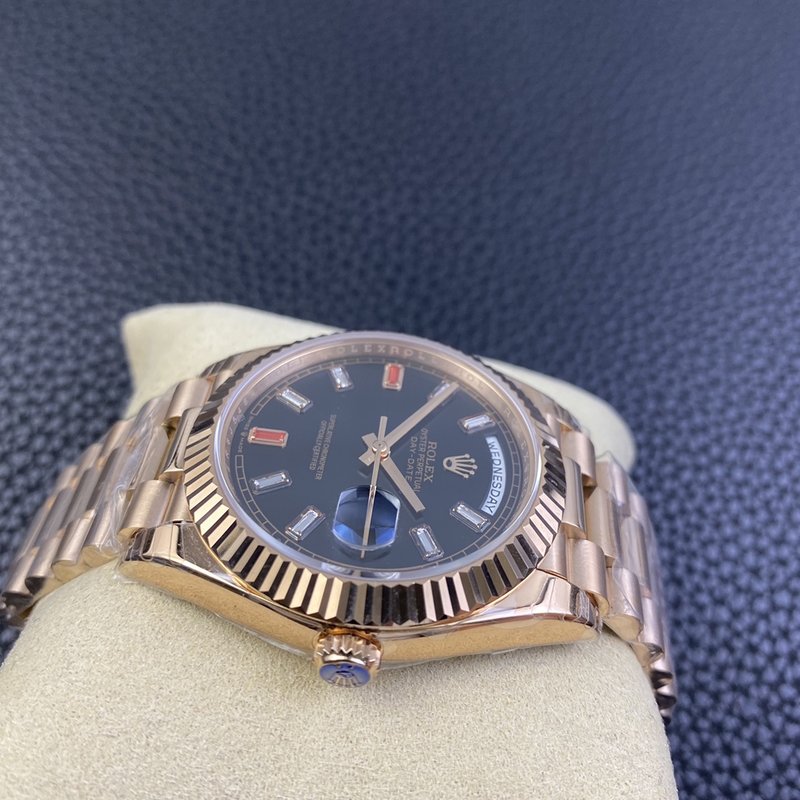 요일 날짜형 40MM 루비 다이얼 시계 001-184703