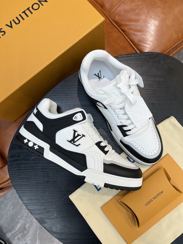 LV Aw22 트레이너 그레인 가죽 스니커즈 001-185882