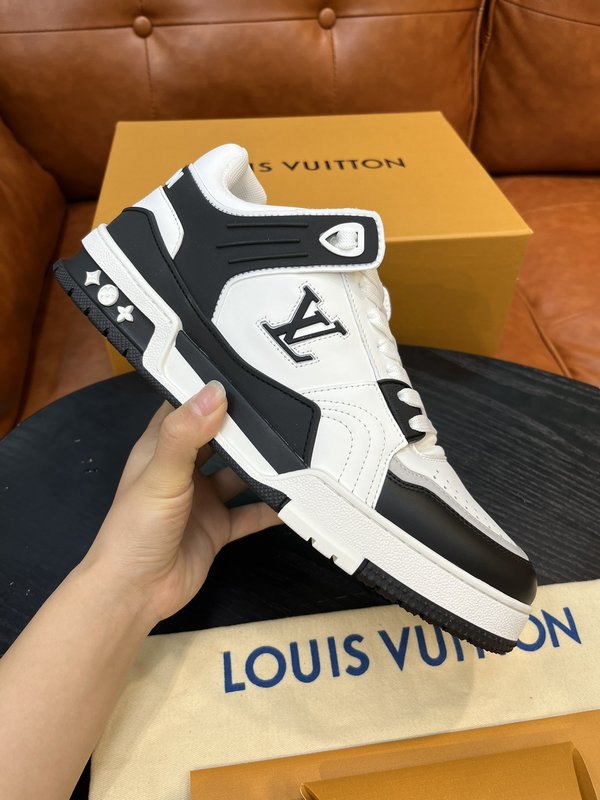 LV Aw22 트레이너 그레인 가죽 스니커즈 001-185882