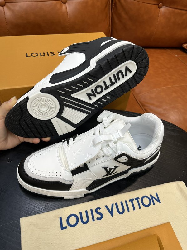 LV Aw22 트레이너 그레인 가죽 스니커즈 001-185882