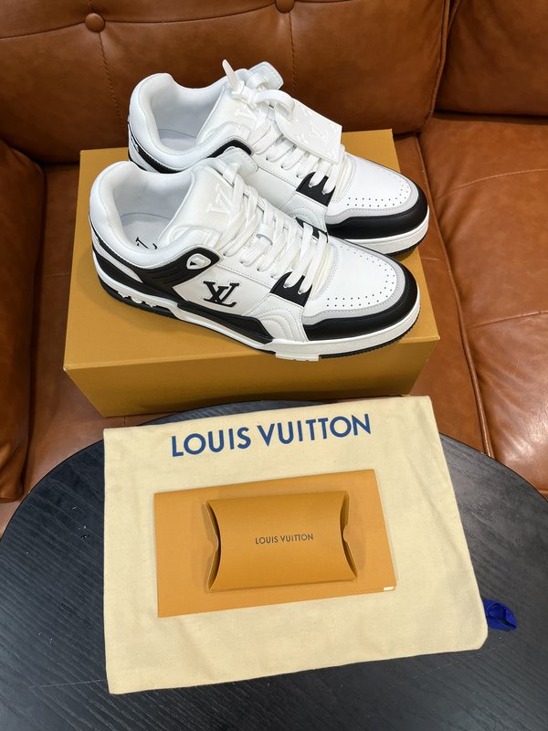 LV Aw22 트레이너 그레인 가죽 스니커즈 001-185882