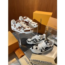 LV 트레이너 스니커즈 카우 프린트 001-185885