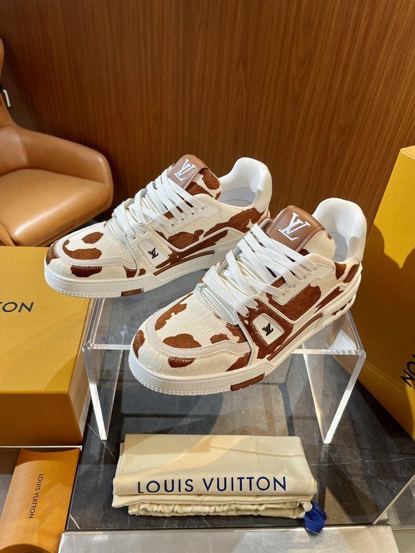 LV 트레이너 스니커즈 카우 프린트 001-185885