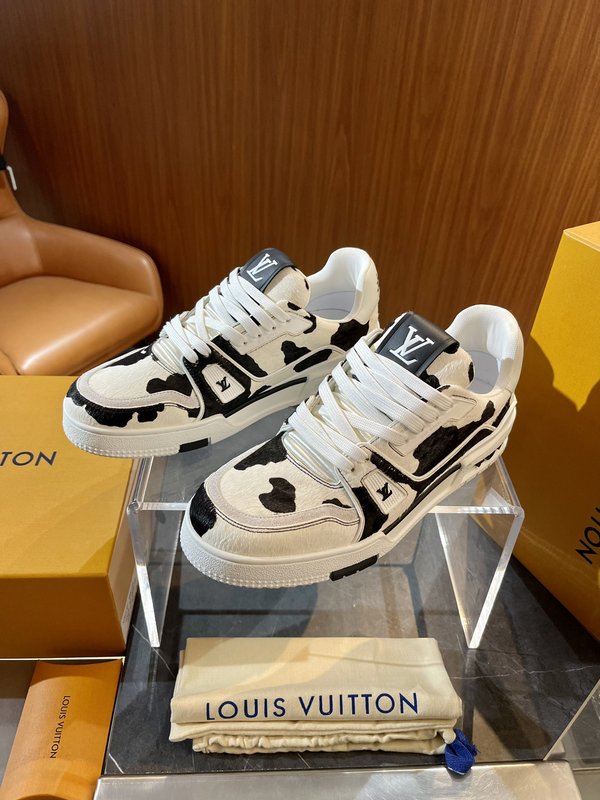 LV 트레이너 스니커즈 카우 프린트 001-185885