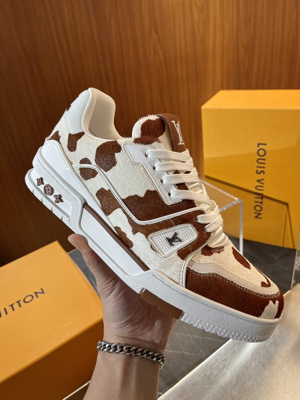 LV 트레이너 스니커즈 카우 프린트 001-185885