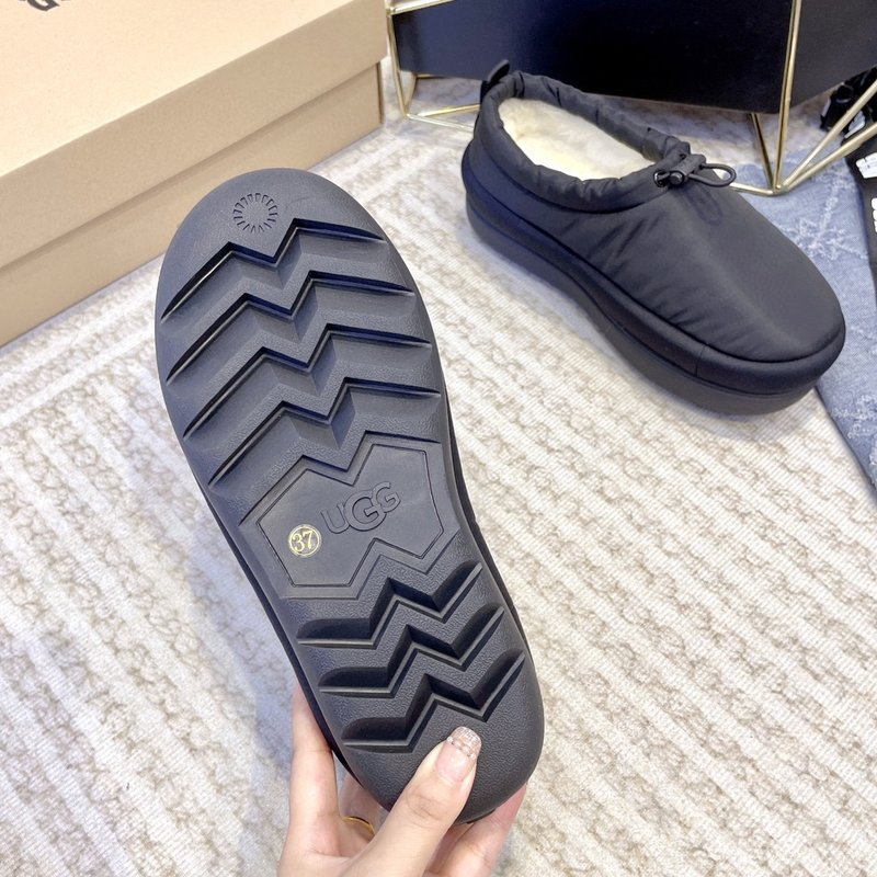 UGG F22 클래식 맥시 숏 부츠 001-185966