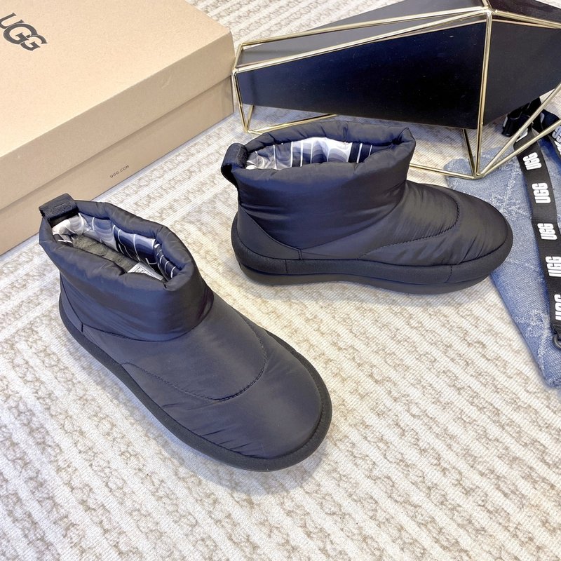 UGG F22 클래식 맥시 숏 부츠 001-185967