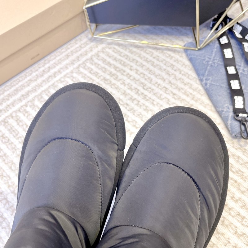 UGG F22 클래식 맥시 숏 부츠 001-185967