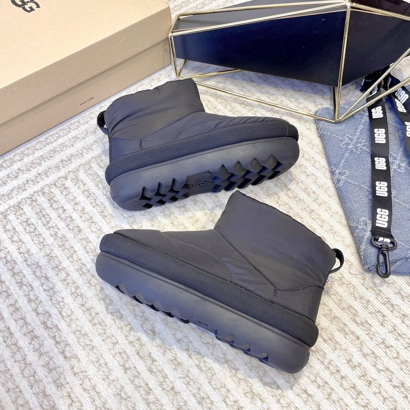 UGG F22 클래식 맥시 숏 부츠 001-185967