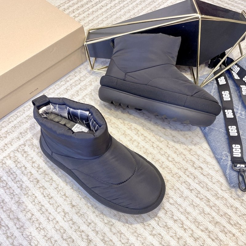 UGG F22 클래식 맥시 숏 부츠 001-185967