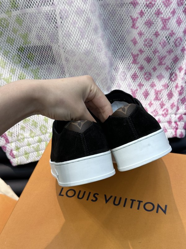 LV 남성 클래식 캐주얼 스니커즈 001-185971