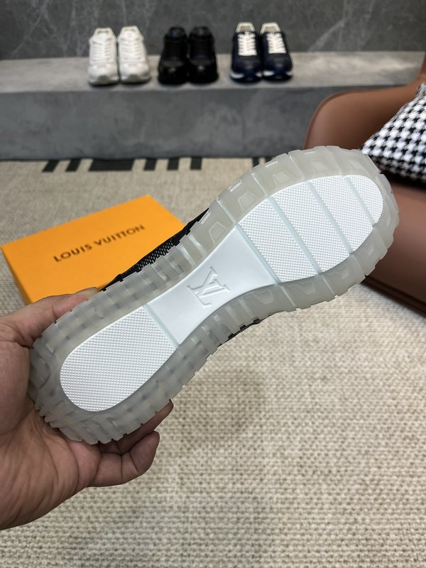 LV 남성 가죽 캐주얼 운동화 P600 001-186012