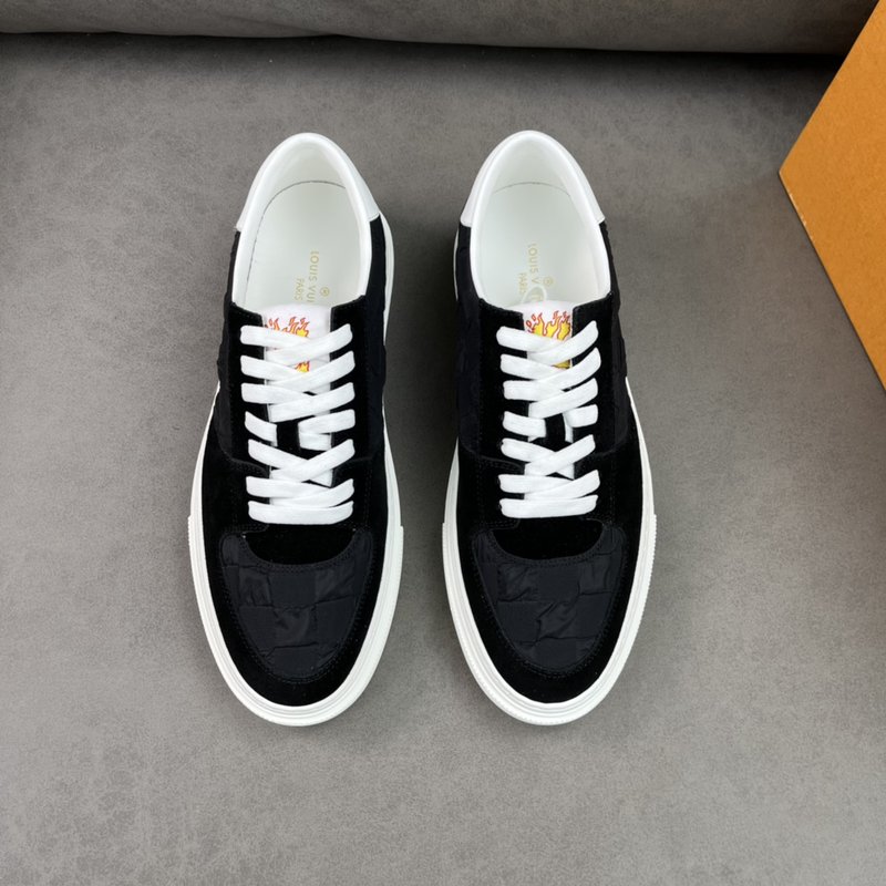 LV 남성 레이스업 캐주얼 스니커즈 P560 001-186091