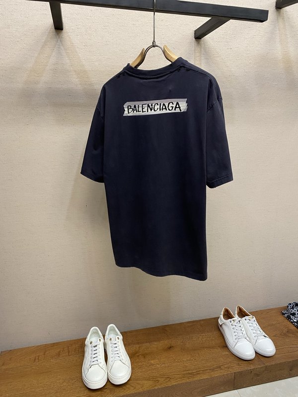 발렌시아가 빈티지 워싱 라운드 티셔츠 001-186157