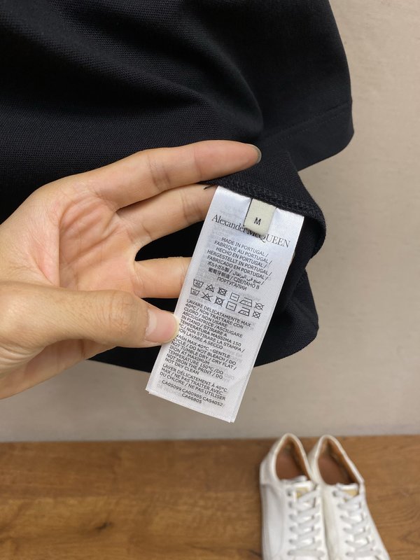 알렉산더 MCQ 숄더 스트랩 포로 셔츠 001-186159