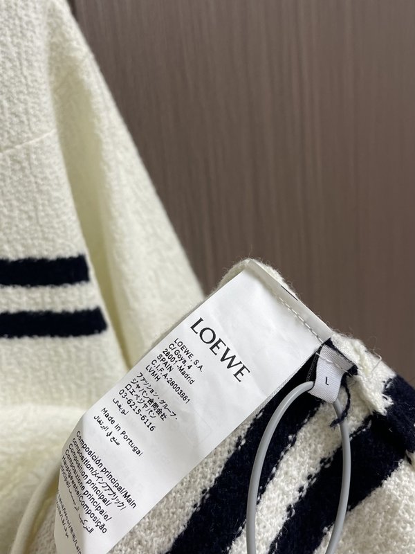 Loewe 경량 울 라운드 넥 자수 니트 티셔츠 001-186186