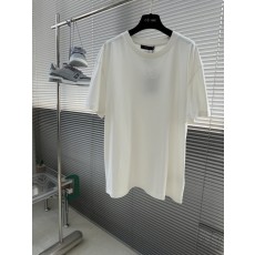 루이비통 26SS 엠보싱 라운드 티셔츠 001-186301