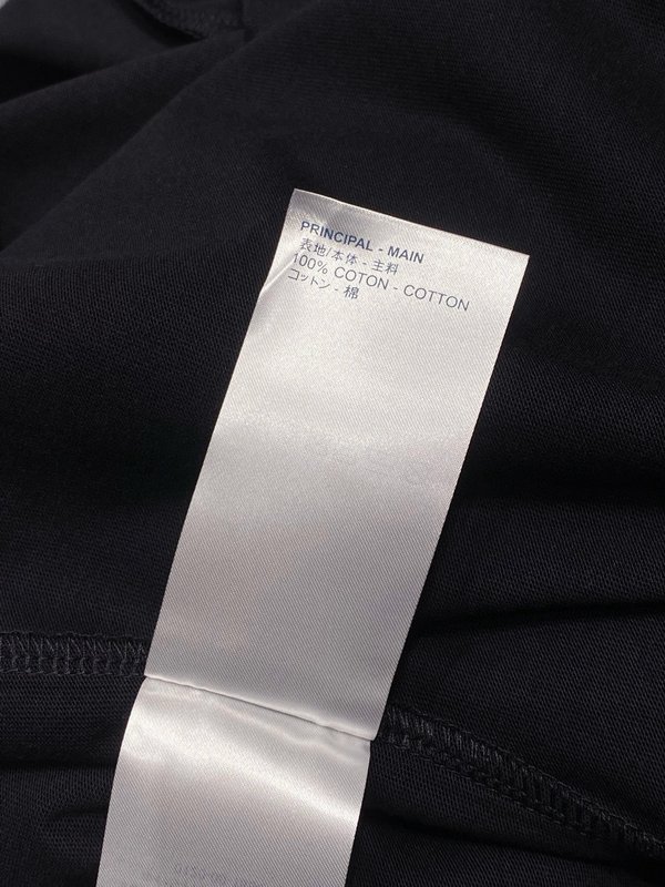 루이비통 스타일 가슴 로고 자수 반팔 티셔츠 001-186399