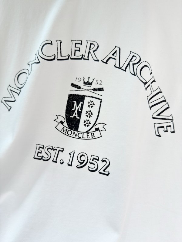Moncler 남성 라운드넥 자수 반팔 티셔츠 001-186412