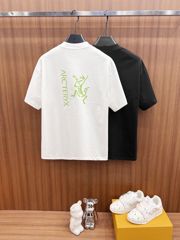 아크테릭스 입체 실리콘 로고 반팔 티셔츠 001-186630