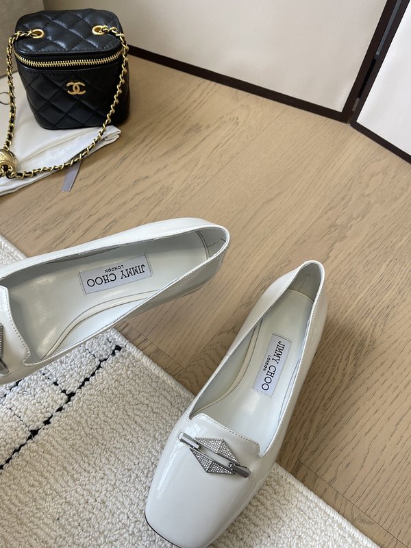 Jimmy Choo 양가죽 플라워 장식 뾰족코 플랫 슈 001-188106
