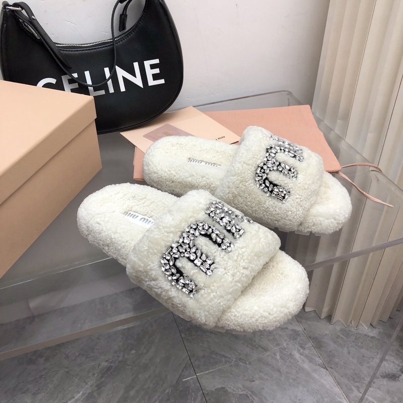 미우미우 다이아몬드 버클 퍼 슬리퍼 001-188269