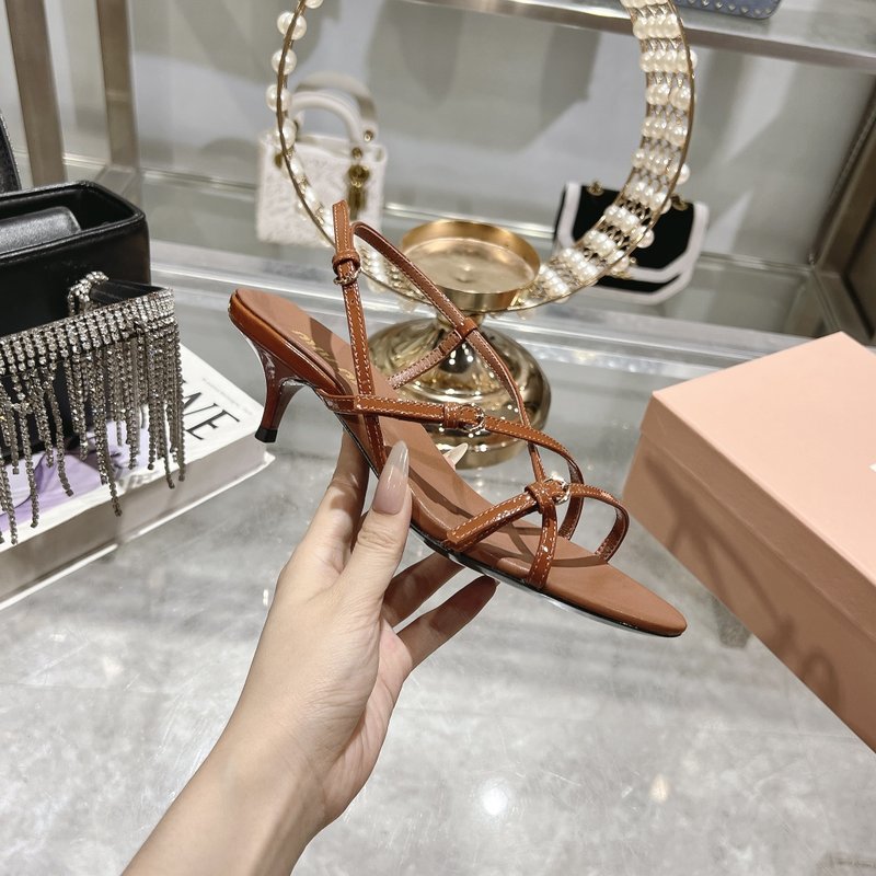미우미우 봄여름 새끼 고양이 힐 샌들 001-188328