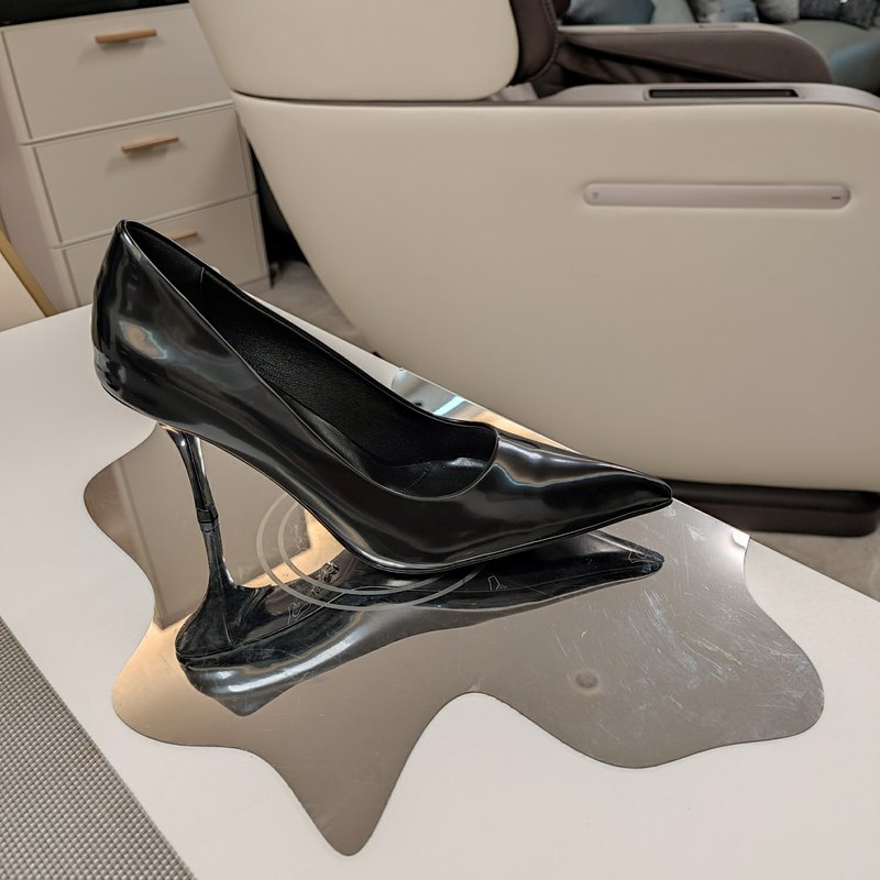 프라다 에지 컷 소가죽 뾰족한 발가락 뮬 001-188617