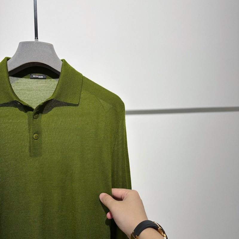Kiton 올리브그린 칼라 울 니트 001-189890