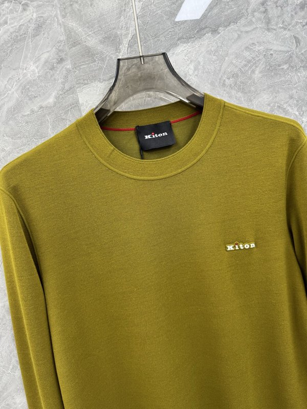 Kiton 남성 프리미엄 미니멀 로고 니트 긴팔 001-189936