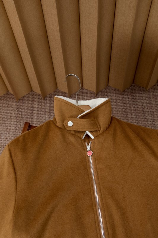 Kiton 남성 울 혼방 캐시미어 셔츠 칼라 패딩 자켓 001-189995