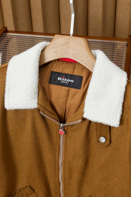 Kiton 남성 울 혼방 캐시미어 셔츠 칼라 패딩 자켓 001-189995