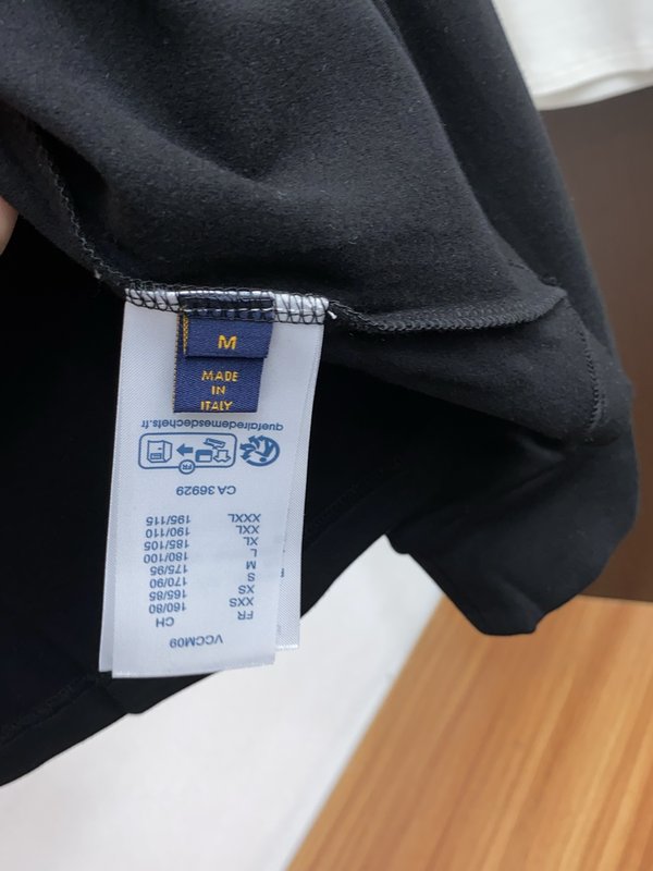 루이비통 남성 라운드넥 긴팔 티셔츠 001-190013