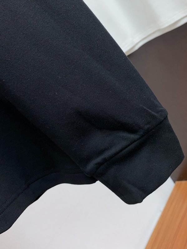 루이비통 남성 라운드넥 긴팔 티셔츠 001-190013