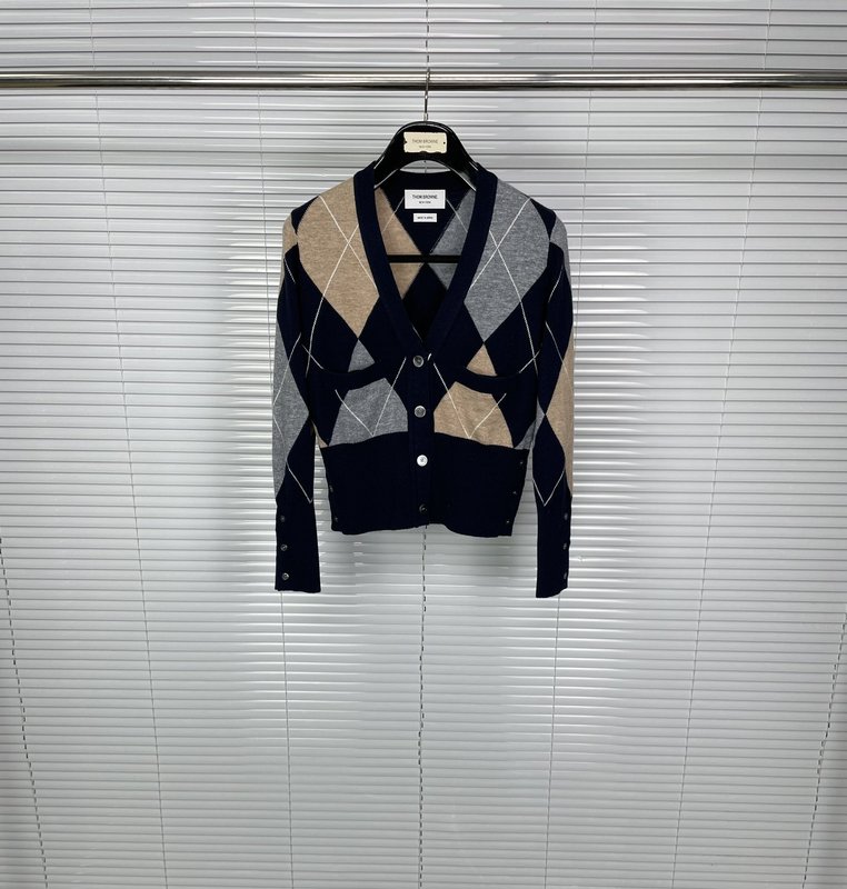 톰브라운 다이아몬드 격자 울 카디건 001-190747