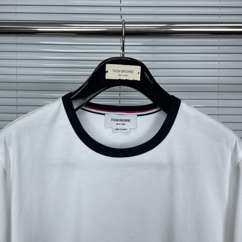 톰브라운 라운드 넥 반팔 티셔츠 001-190921