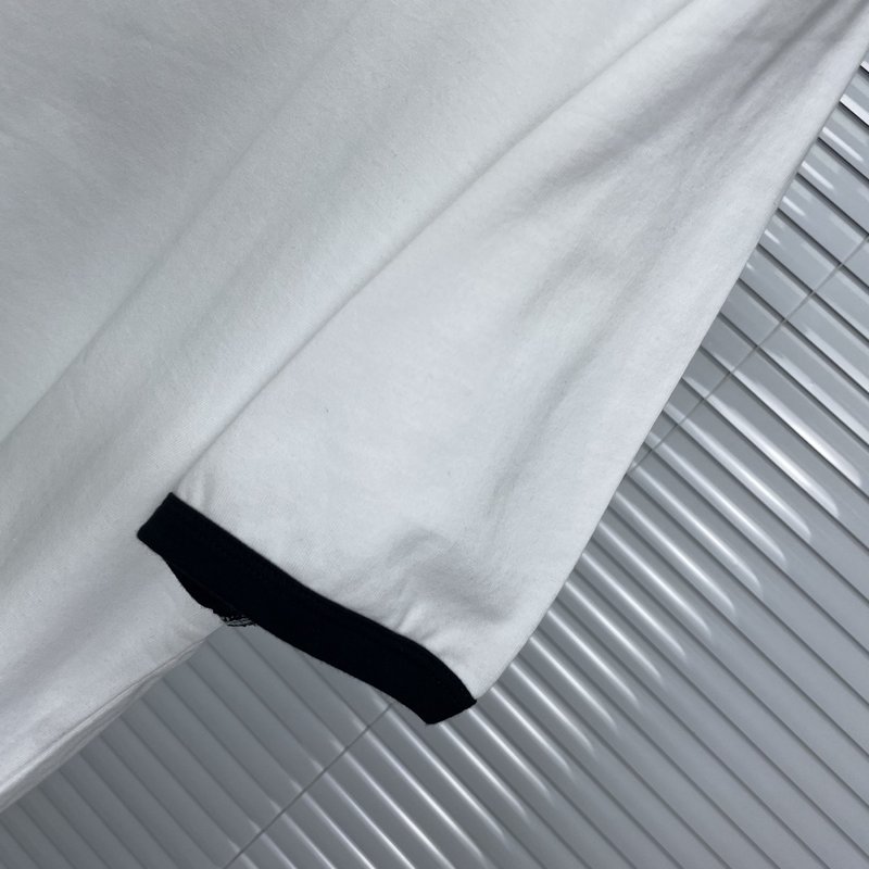 톰브라운 라운드 넥 반팔 티셔츠 001-190921