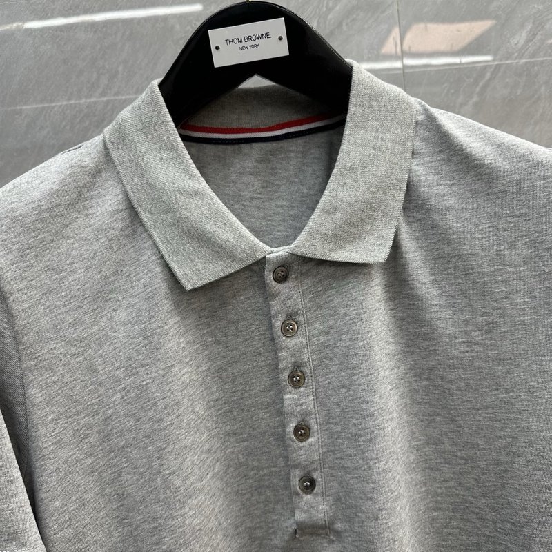 톰브라운 뒷면 스트라이프 칼라 반팔 티셔츠 001-192287