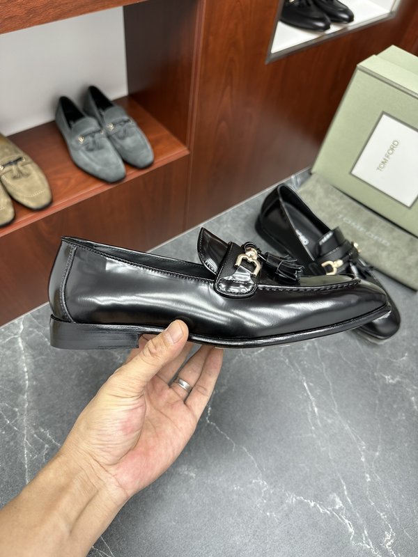 톰포드 수입 누벅 가죽 남성 로퍼 001-195132