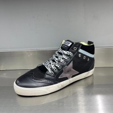 Golden Goose Mid Star 운동화 001-195426